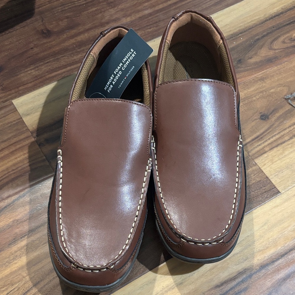 💕NWT! Tommy Hilfiger Men’s Chestnut Brown Slip-On Leather Loafers